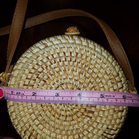 NEW Round Rattan Crossbody - Picture 4 of 6